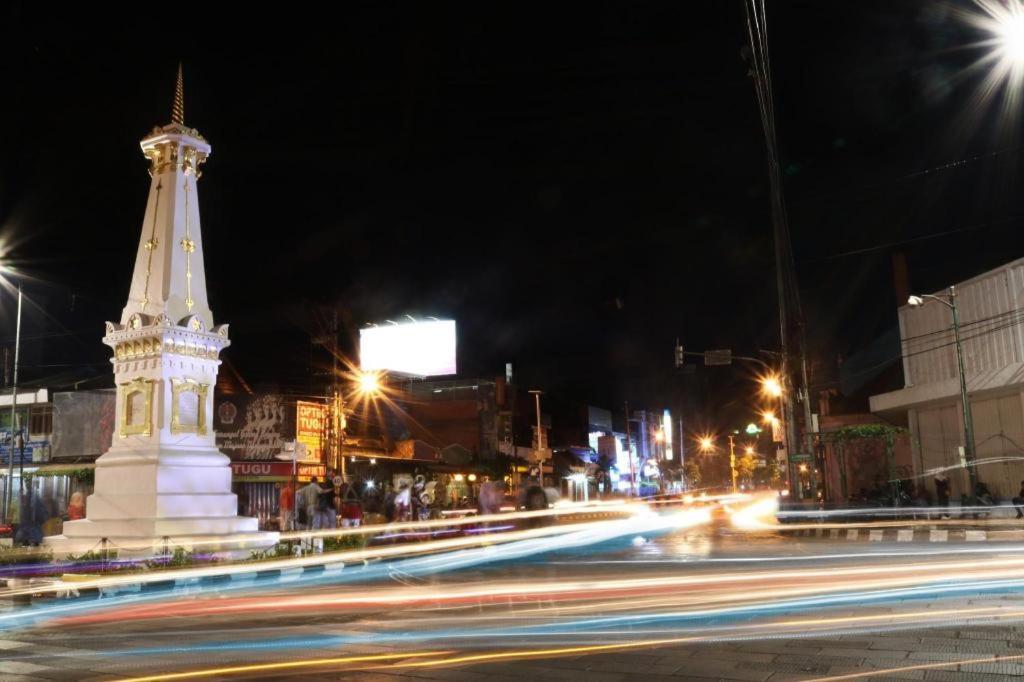 โรงแรมออร์เลน ยอกยาการ์ตา ภายนอก รูปภาพ