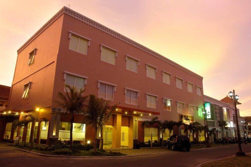 โรงแรมออร์เลน ยอกยาการ์ตา ภายนอก รูปภาพ